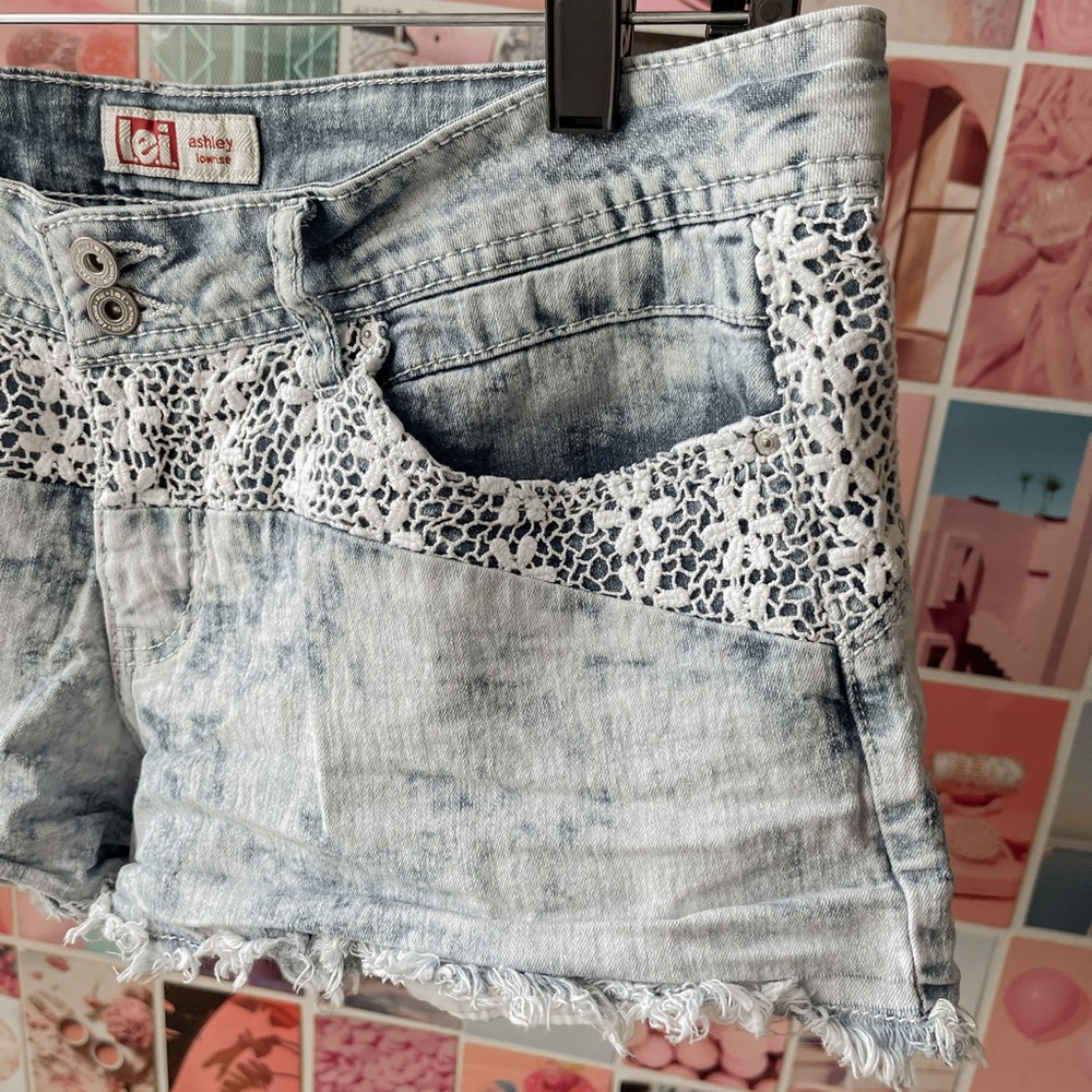L.e.i. Jean Shorts - Picture 2 of 5